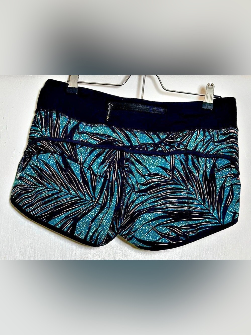 lululemon Speed Shorts Palm Lace Tofino Teal Multi/Black Size 6